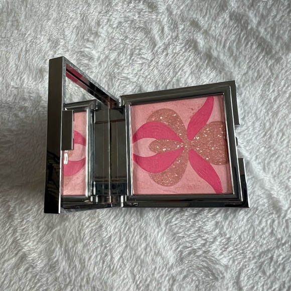 Sisley rose highlighter blush with white lily - Picture 6 of 6